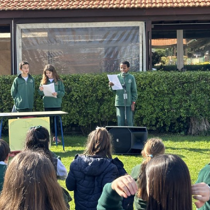 4º e 5º ano celebram dia mundial da poesia declamando para os seus colegas